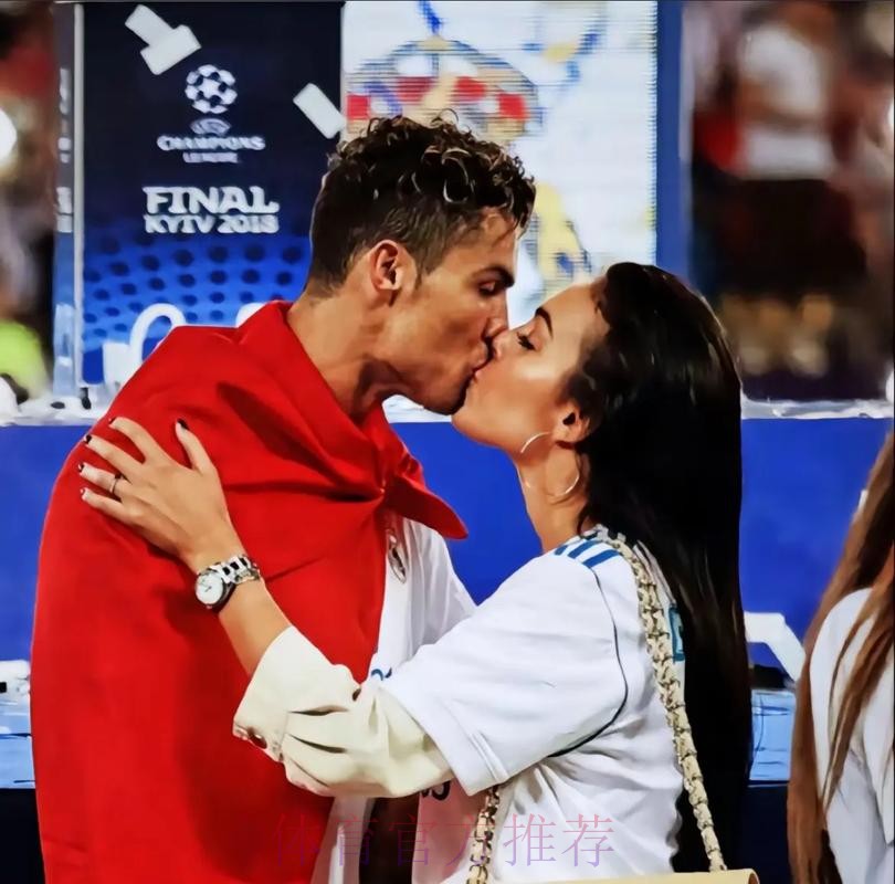 曼晚:C罗回皇马并非不可能 门德斯在拜仁也有影响力 曼晚:C罗回皇马并非不可能 门德斯在拜仁也有影响力